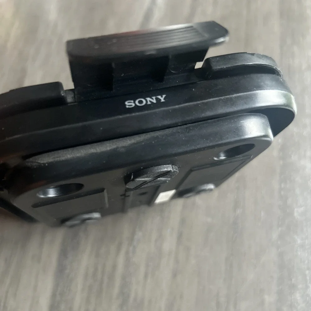 Sony Discman D-121 CD Compact Player 1993 MegaBass Portable Car Mount w/Tape